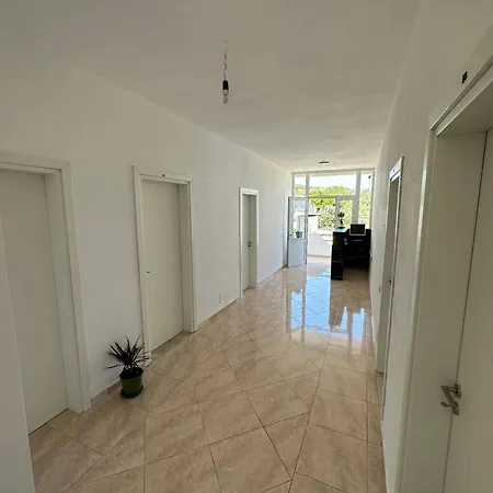 Apartment Memushaj *